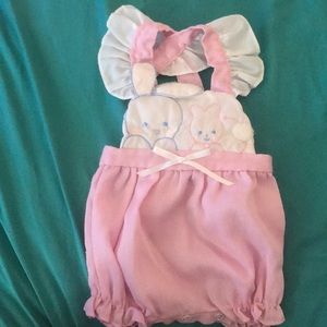 Size Newborn girls Eater Outfit. Only tried on.
